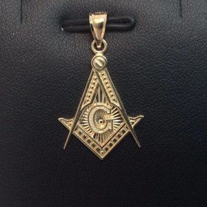 10K YELLOW REAL GOLD MASON MASONIC CHARM PENDANT MENS & LADIES 1.4gr